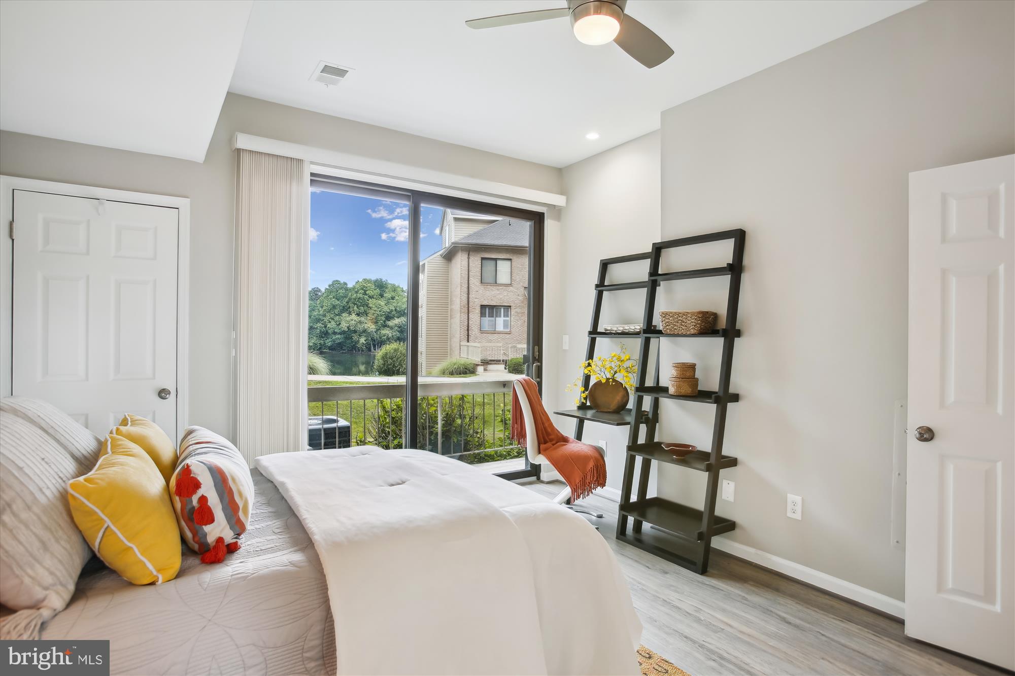11208 Harbor Court, Unit 1208 Reston, VA 20191 - Photo 21 of 51 Primary Bedroom