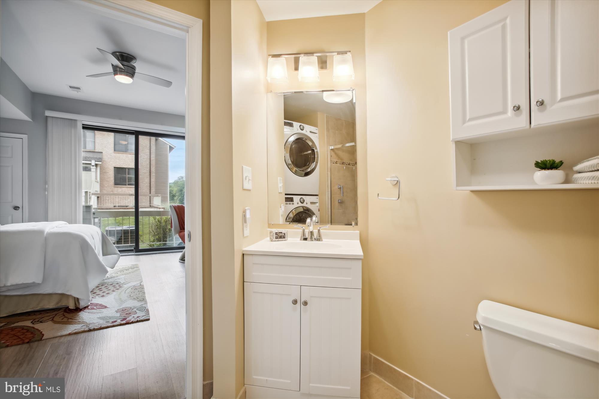 11208 Harbor Court, Unit 1208 Reston, VA 20191 - Photo 24 of 51 Primary Bath