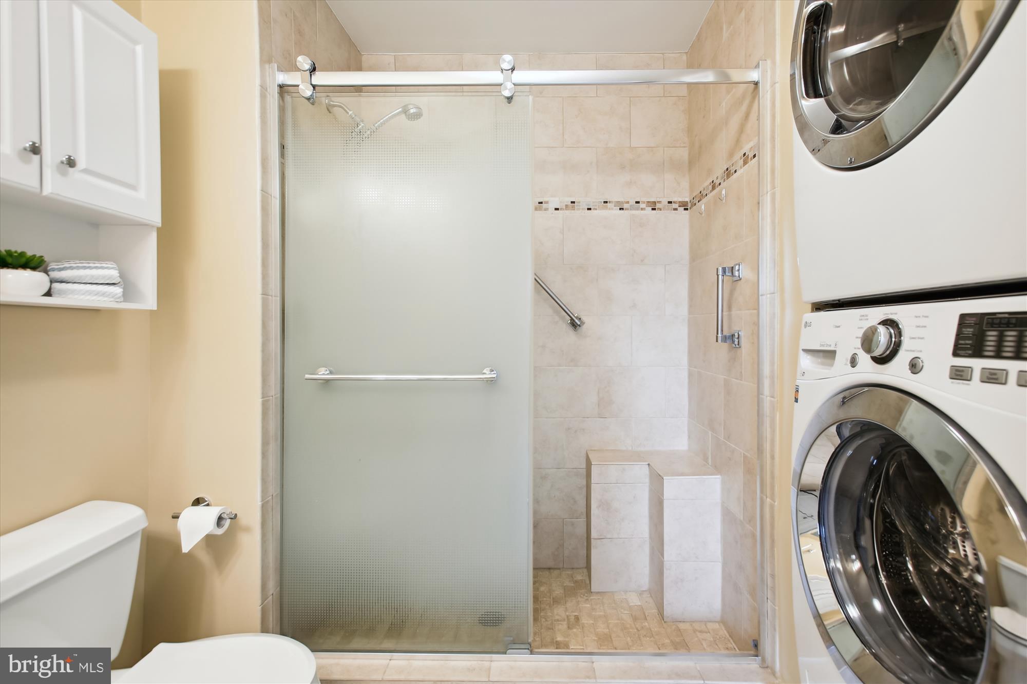 11208 Harbor Court, Unit 1208 Reston, VA 20191 - Photo 25 of 51 Primary Bath