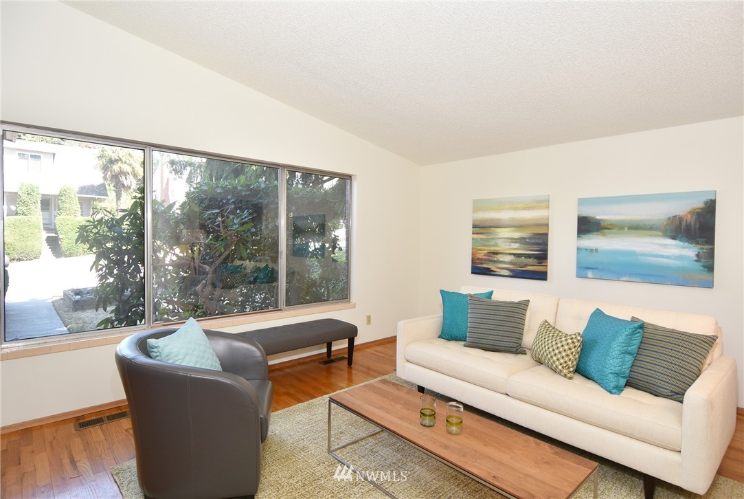 2129 North 89th Street Seattle, WA 98103 - Photo 4 of 25 Gallery Image 4