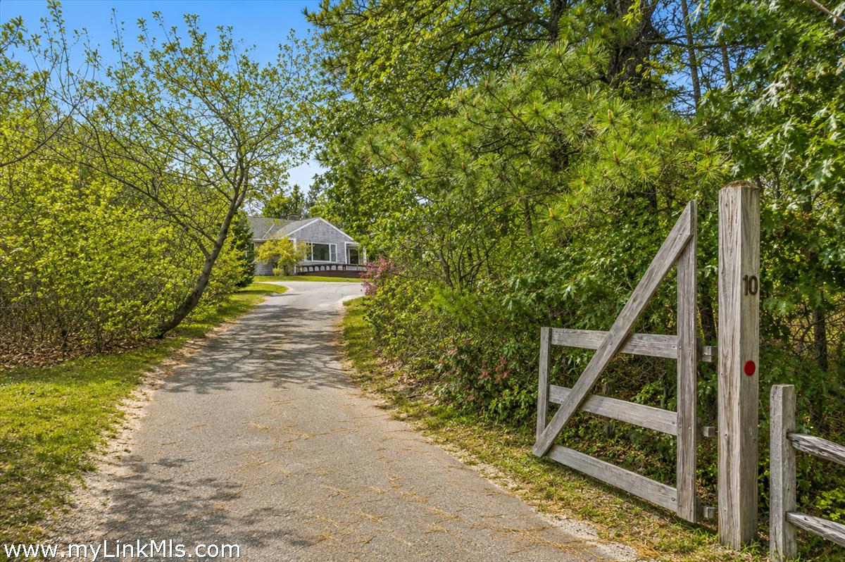 10 Pease Point Road Edgartown, MA 02539 - Photo 3 of 12
