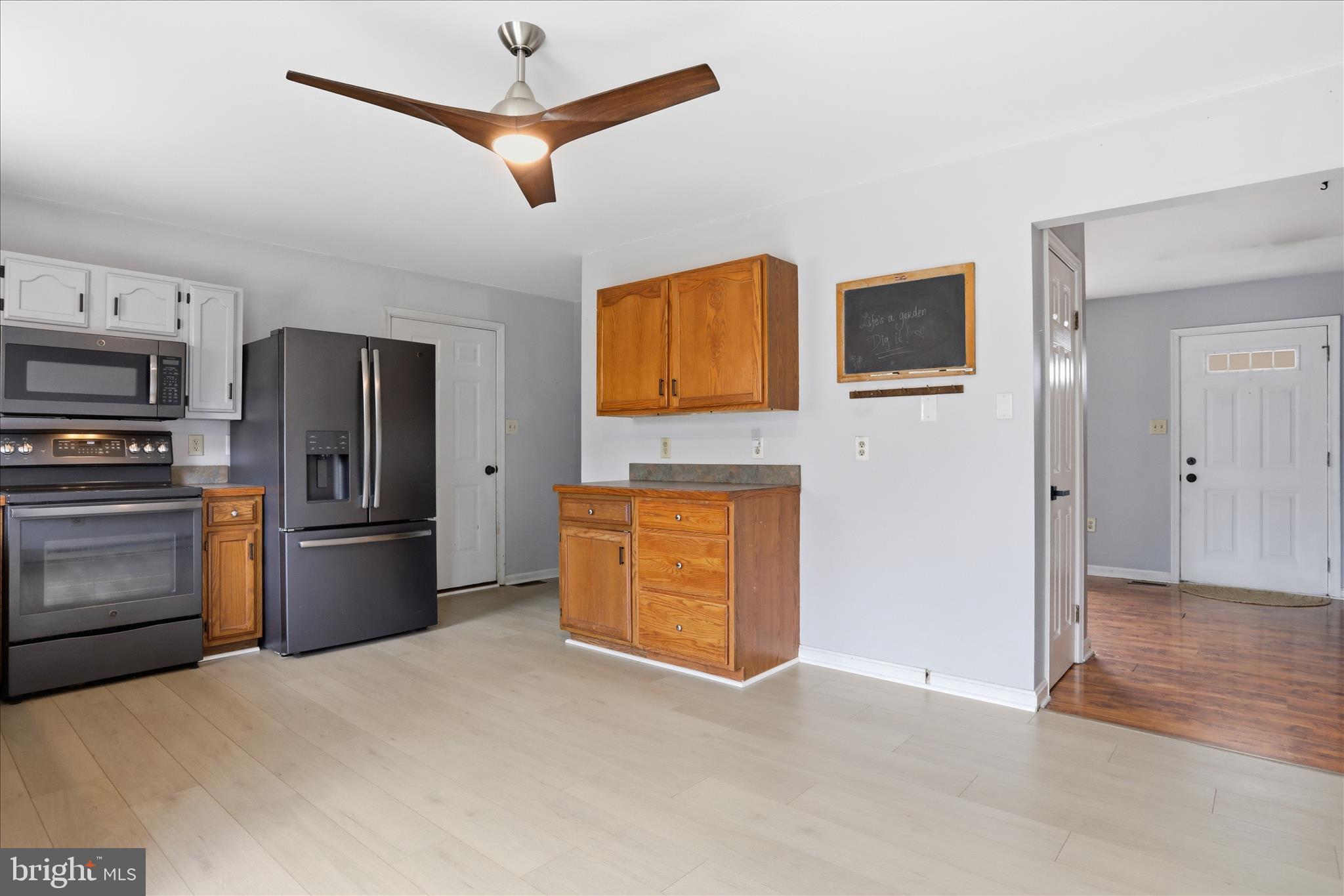 13733 Barnhart Road Clear Spring, MD 21722 - Photo 15 of 32 a kitchen with stainless steel appliances a stove microwave and refrigerator