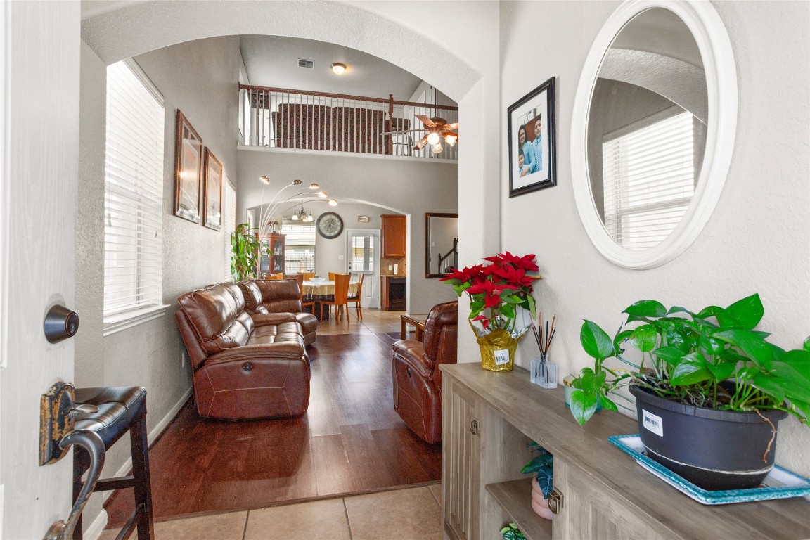 30 Supiro Drive Manvel, TX 77578 - Photo 4 of 30 a living room with furniture and a potted plant