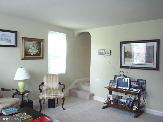 1624 Yakona Road Towson, MD 21286 - Photo 14 of 19 Living Room