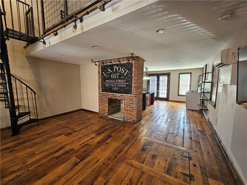 607 Middle Street Pittsburgh, PA 15212 - Photo 3 of 47 Enter through the front door into the living room area.