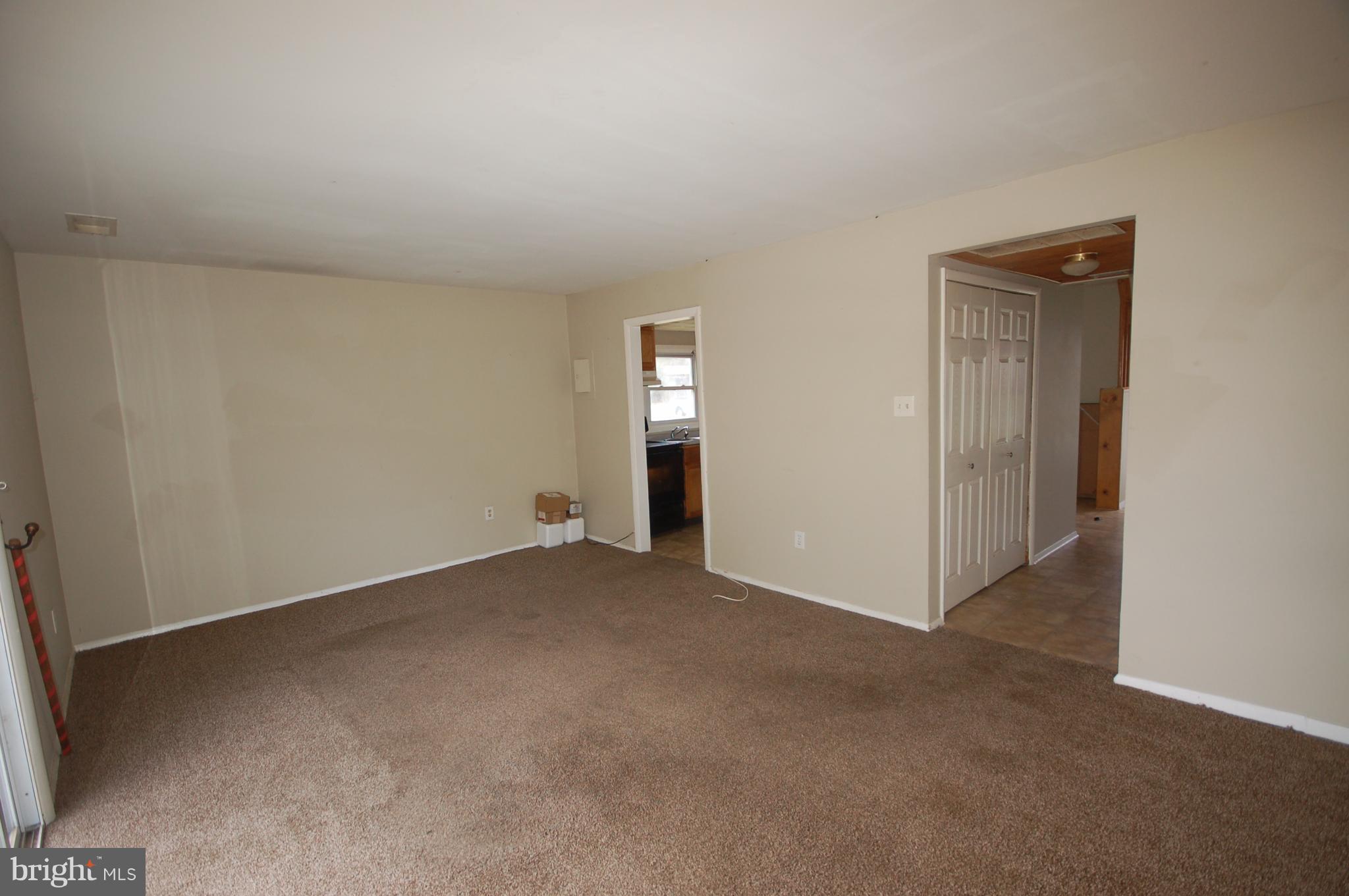 129 Dunlap Road Pasadena, MD 21122 - Photo 7 of 22 Living Room