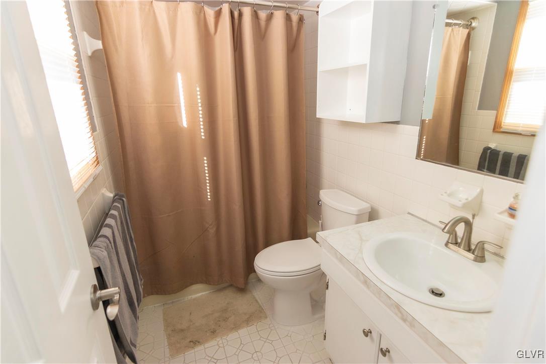 2031 Hilltop Road Bethlehem, PA 18015 - Photo 15 of 25 Gallery Image 15