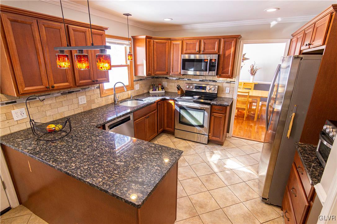 2031 Hilltop Road Bethlehem, PA 18015 - Photo 5 of 25 Gallery Image 5