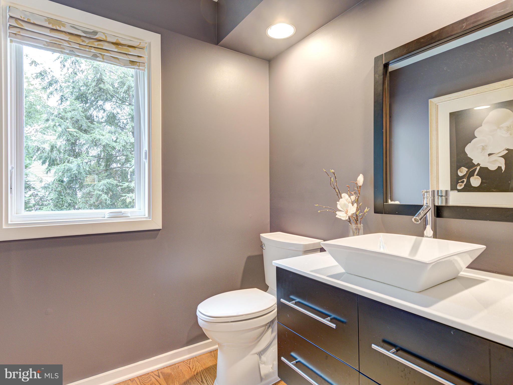 1422 Belcastle Court Reston, VA 20194 - Photo 11 of 85 Powder room