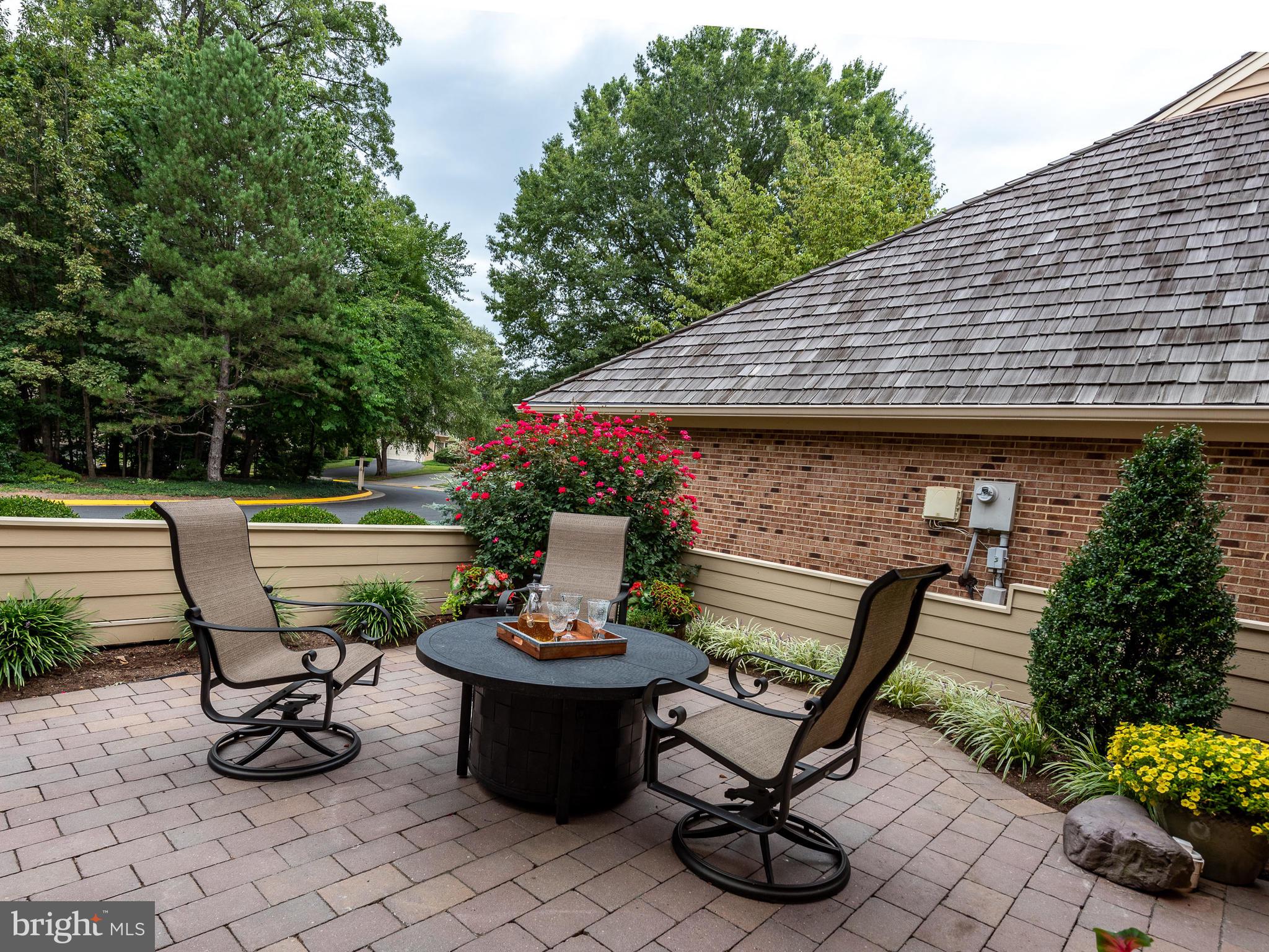 1422 Belcastle Court Reston, VA 20194 - Photo 3 of 85 Gallery Image 3