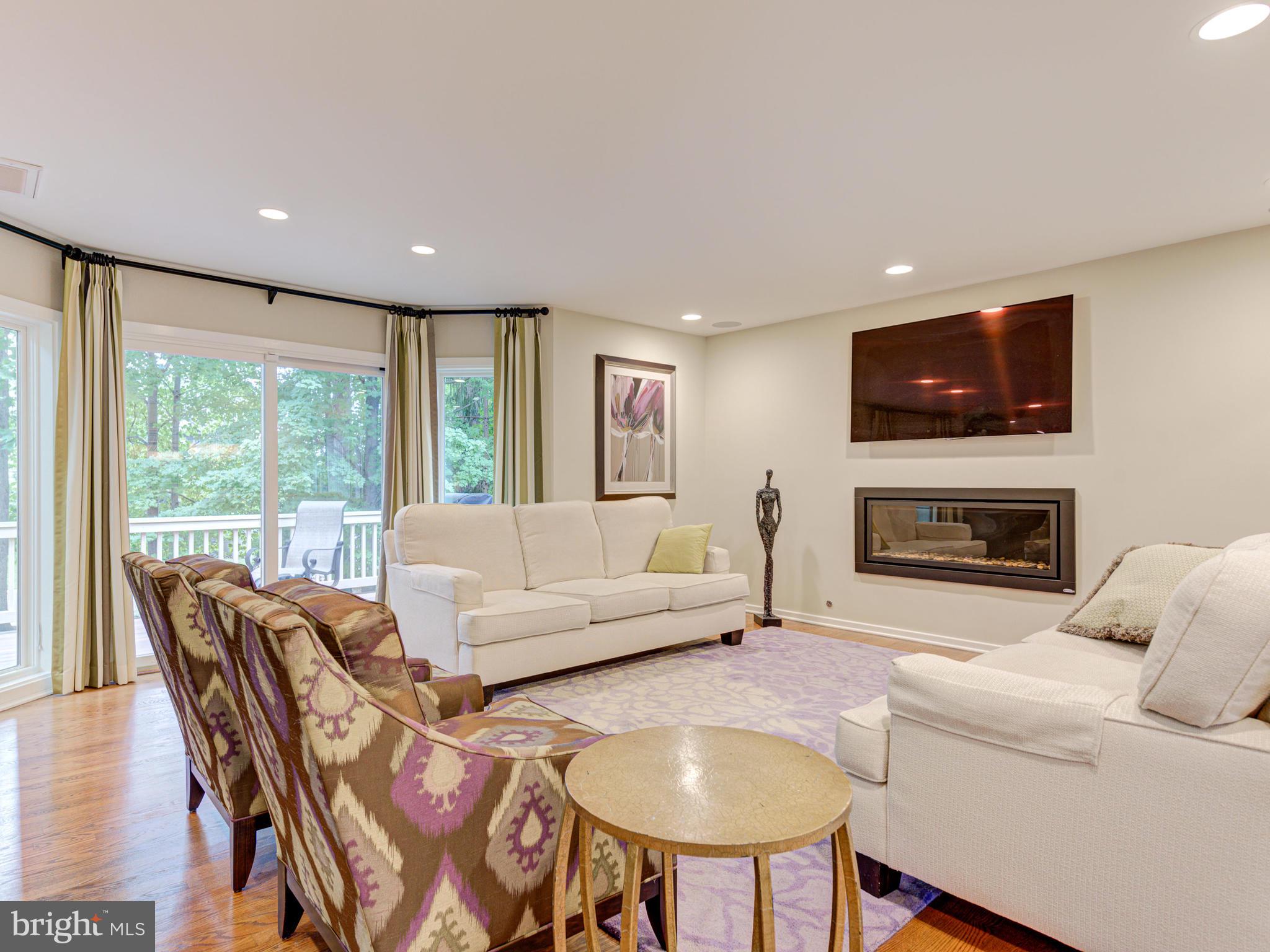 1422 Belcastle Court Reston, VA 20194 - Photo 21 of 85 Family room opens to Trex deck