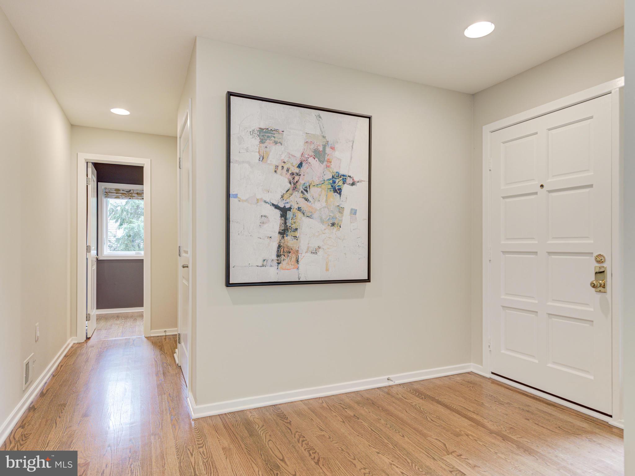 1422 Belcastle Court Reston, VA 20194 - Photo 6 of 85 Foyer