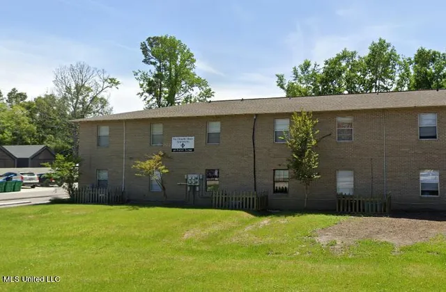 $950 | 318 Porter Avenue, Unit 204, Ocean Springs, MS 39564