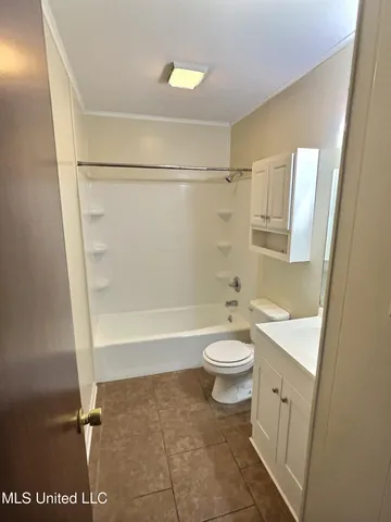 $950 | 318 Porter Avenue, Unit 204, Ocean Springs, MS 39564