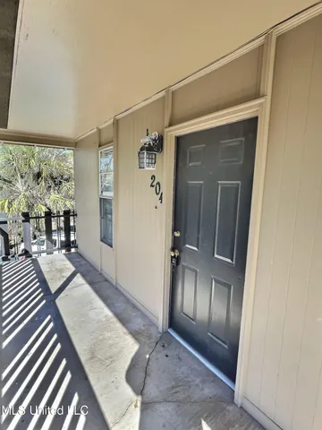 $950 | 318 Porter Avenue, Unit 204, Ocean Springs, MS 39564