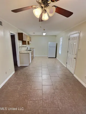 $950 | 318 Porter Avenue, Unit 204, Ocean Springs, MS 39564