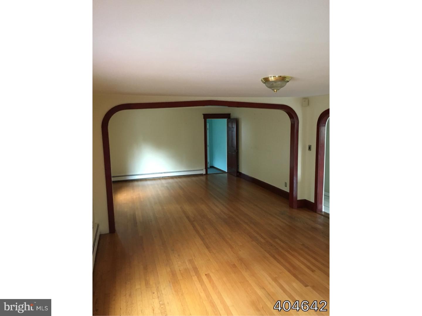 18 Highbridge Road Bordentown, NJ 08505 - Photo 2 of 4 Living Room