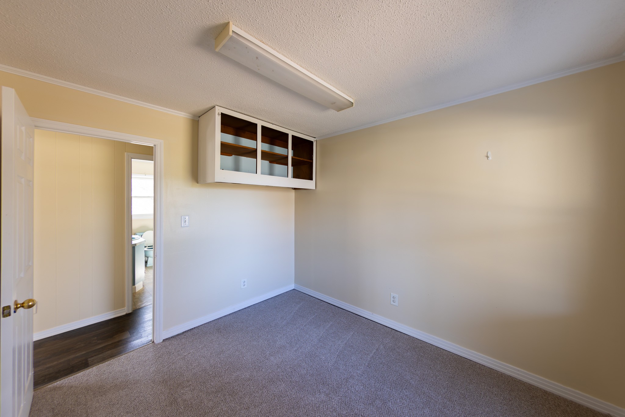 674 Switzerland Road Hohenwald, TN 38462 - Photo 18 of 38 an empty room with windows