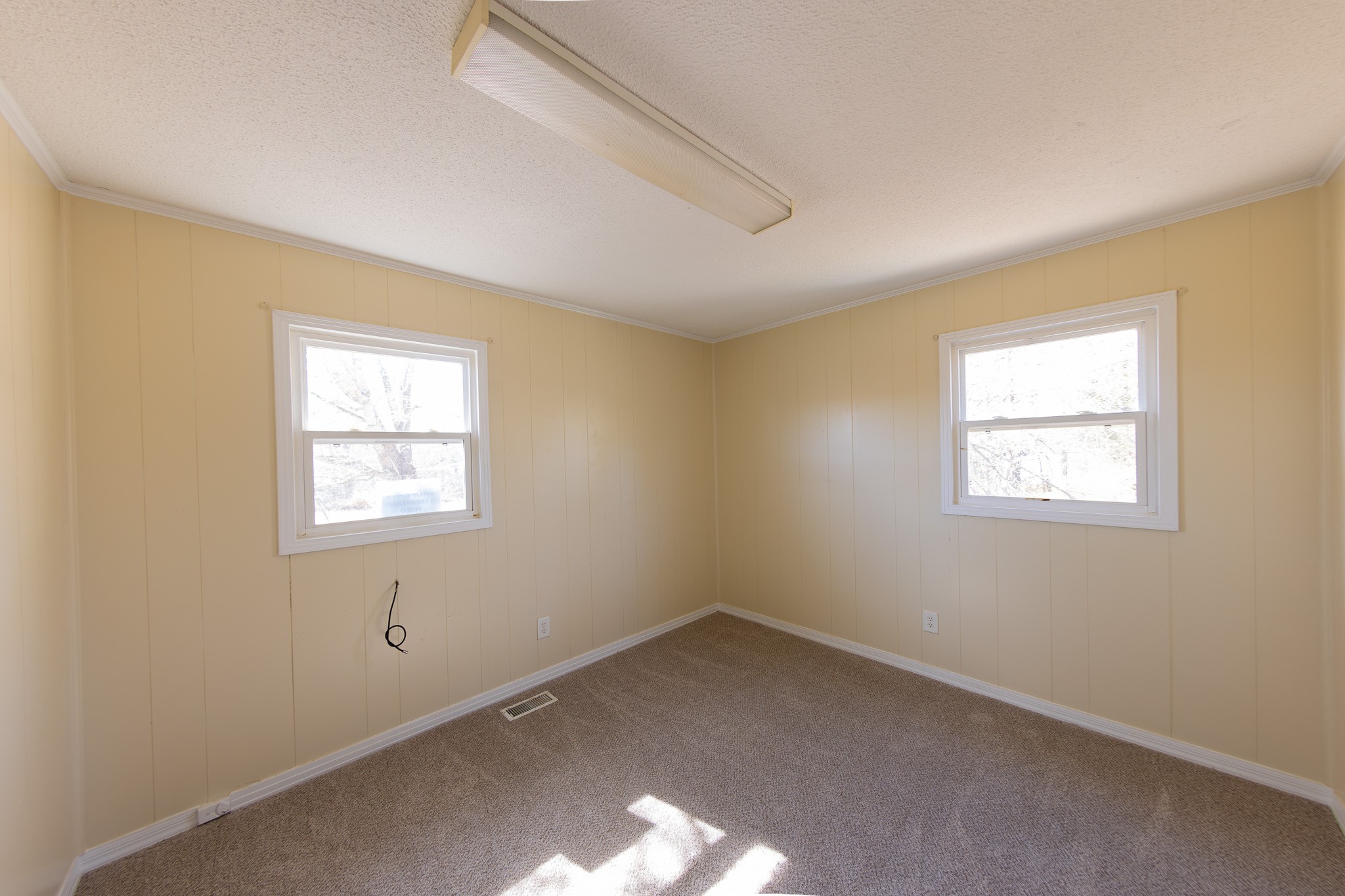 674 Switzerland Road Hohenwald, TN 38462 - Photo 24 of 38 an empty room with a window