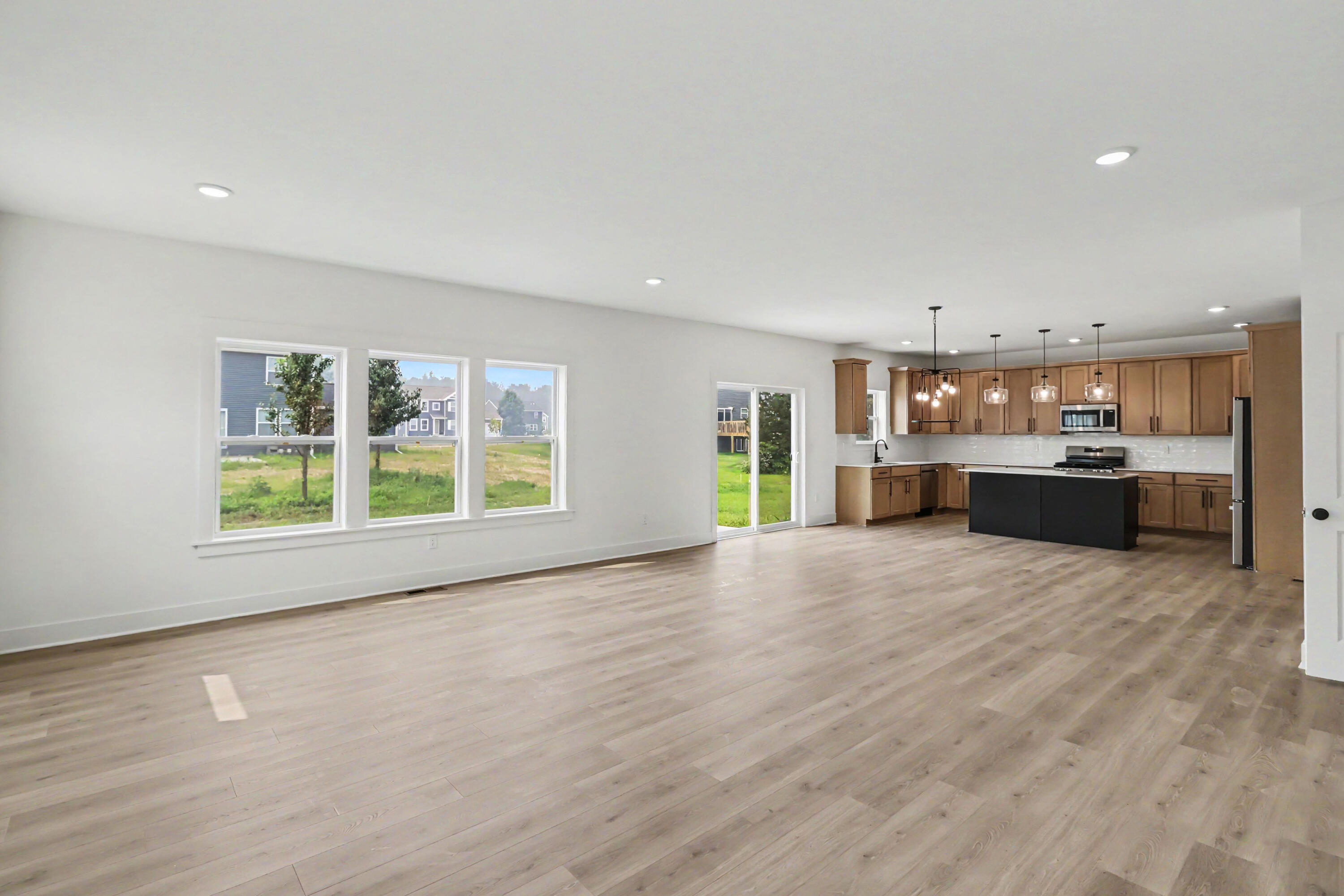 6237 Comiskey Road Stevensville, MI 49127 - Photo 4 of 38 3 APP083-E2700 9.0 Great Room4