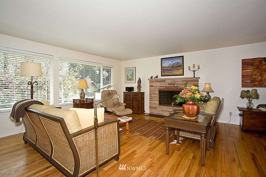 8523 214th Place Southwest Edmonds, WA 98026 - Photo 2 of 25 Gallery Image 2