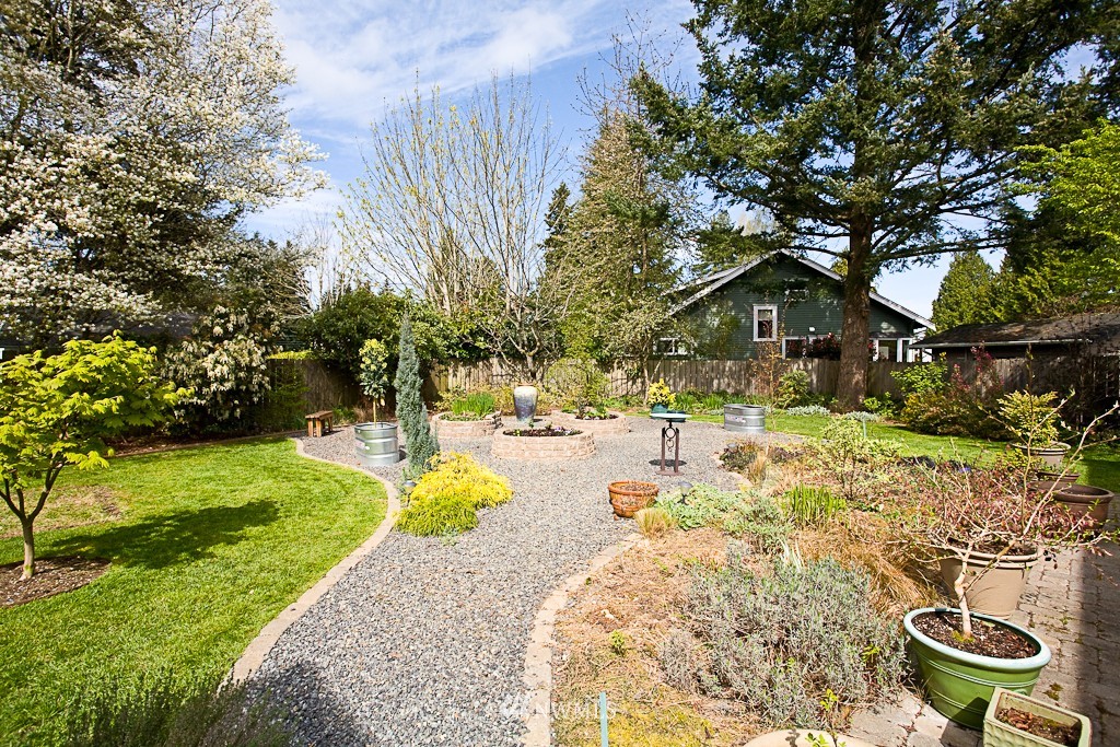 8523 214th Place Southwest Edmonds, WA 98026 - Photo 16 of 25 Gallery Image 16