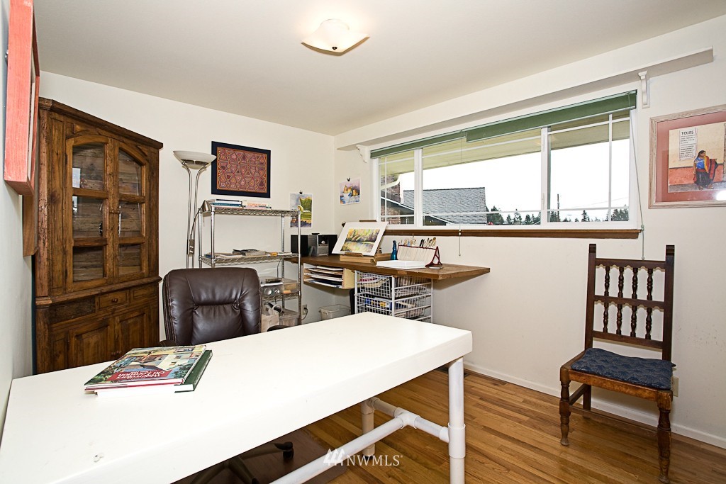 8523 214th Place Southwest Edmonds, WA 98026 - Photo 8 of 25 Gallery Image 8