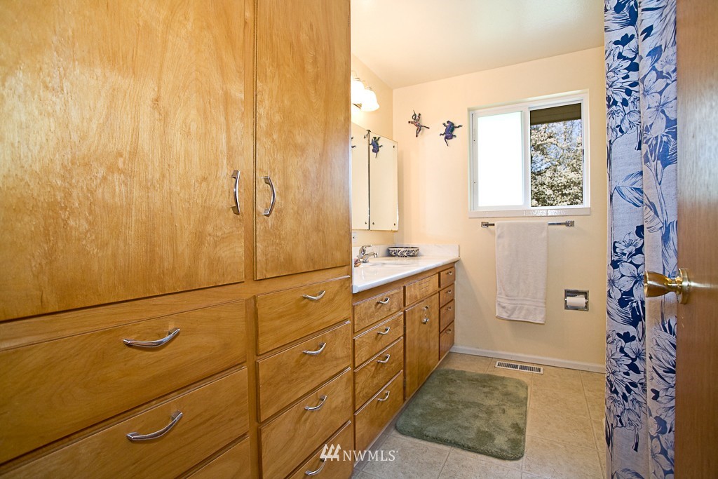 8523 214th Place Southwest Edmonds, WA 98026 - Photo 9 of 25 Gallery Image 9