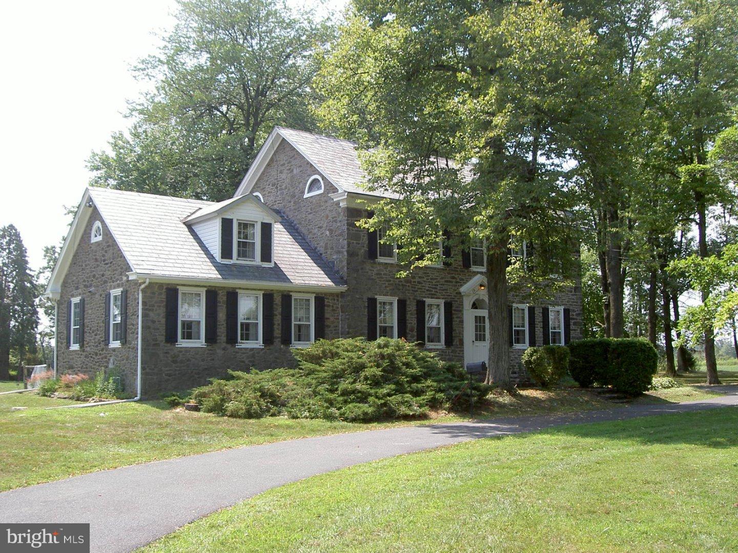 520 Tollgate Road Quakertown, PA 18951 - Photo 2 of 24 Gallery Image 2