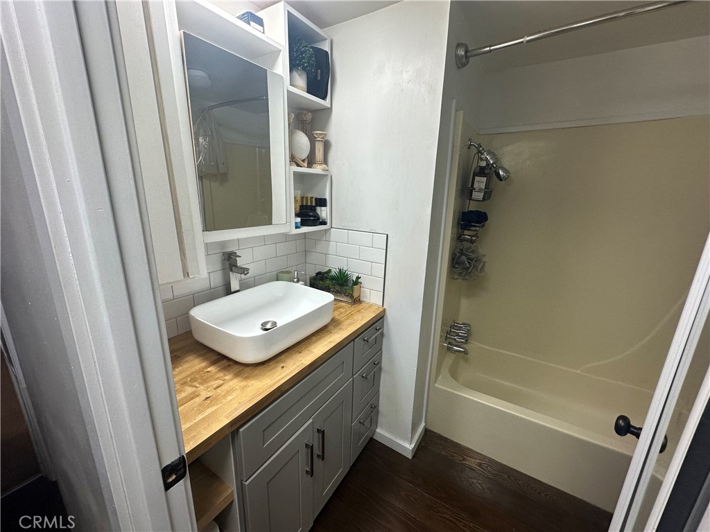 732 East Rte 66, Unit 4 Glendora, CA 91740 - Photo 6 of 11 Full Hallway Bathroom with Tub and Shower