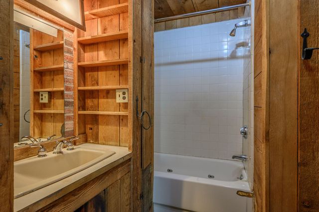 a view of utility room with washer and dryer
