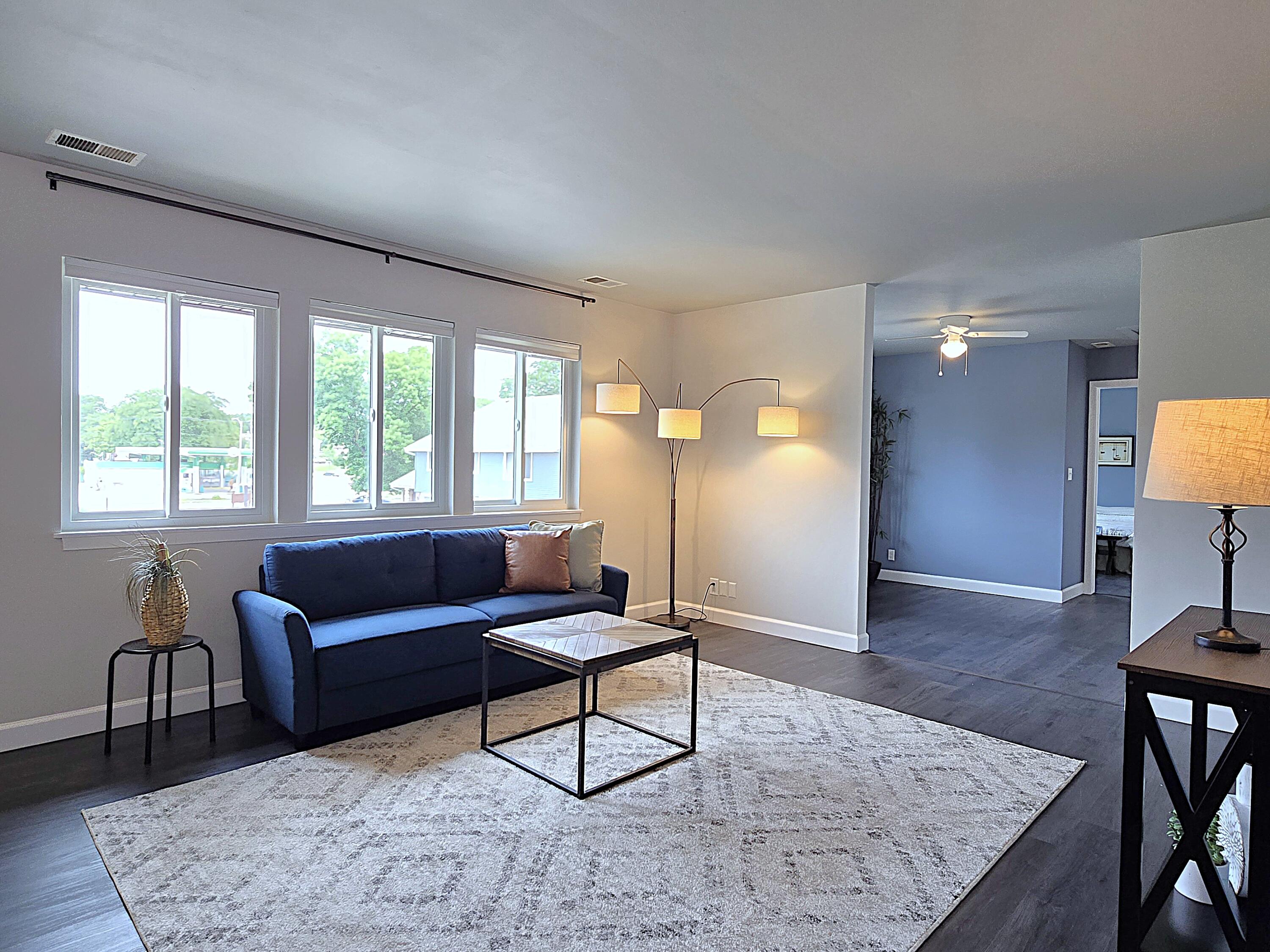 6322 South 20th Street Milwaukee, WI 53221 - Photo 14 of 34 Living Room