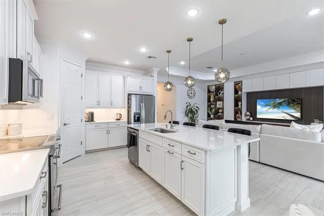 $1,150,000 | 18750 Lake Hammock Drive, Naples, FL 34114