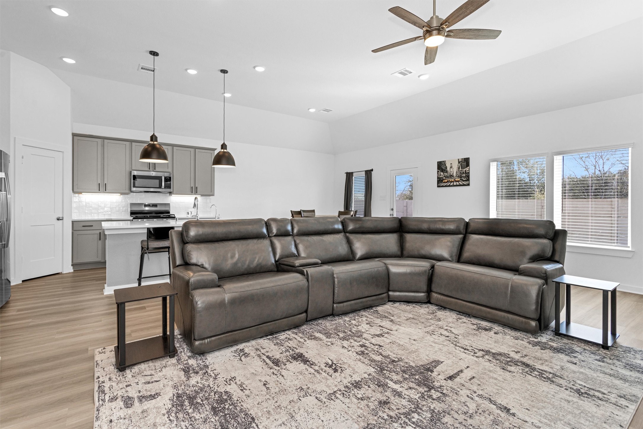 2127 Heather Rdg Way Rosenberg, TX 77471 - Photo 17 of 41 a living room with furniture