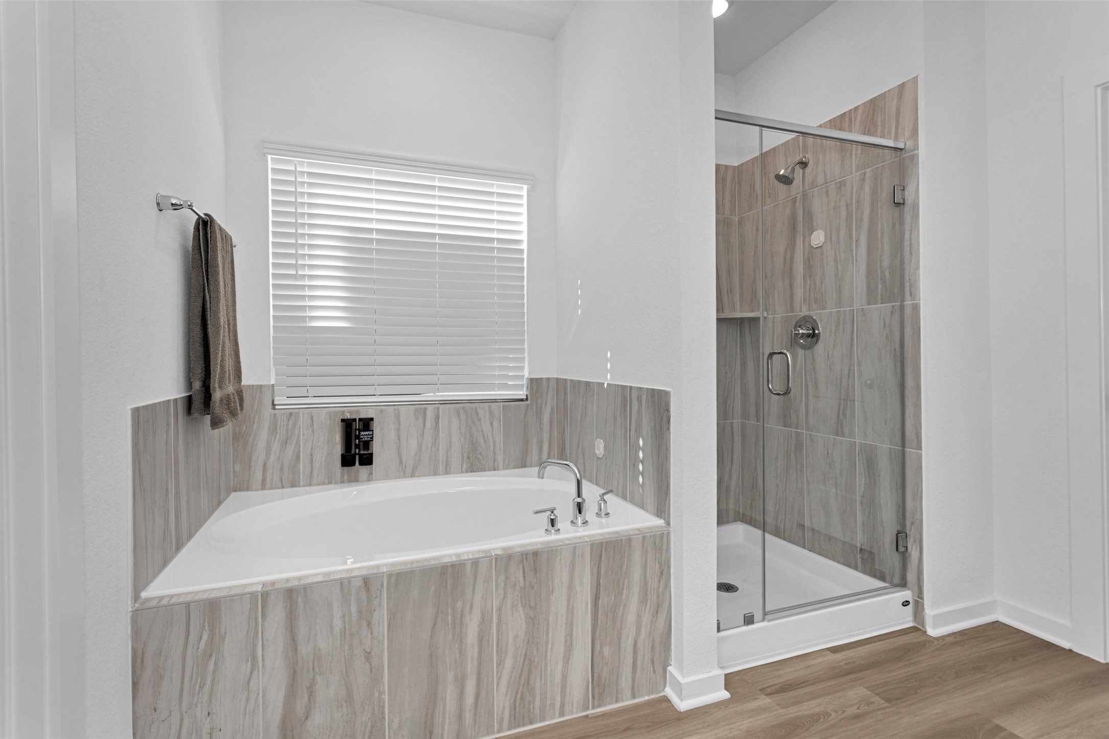 2127 Heather Rdg Way Rosenberg, TX 77471 - Photo 24 of 41 a bathroom with a bathtub and a shower