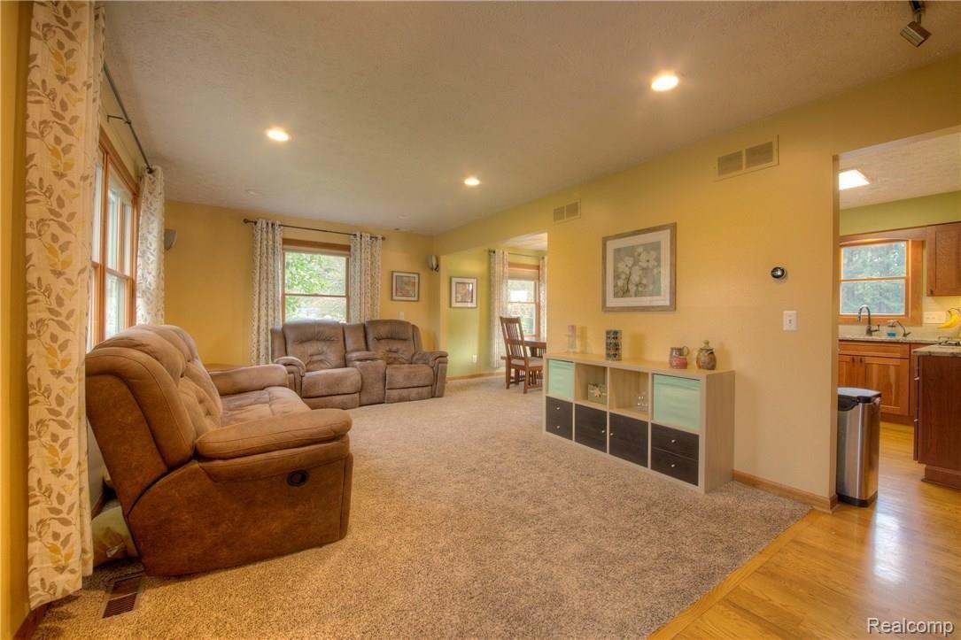 1715 Layton Road Fowlerville, MI 48836 - Photo 9 of 26 930A5021_2_3.jpg