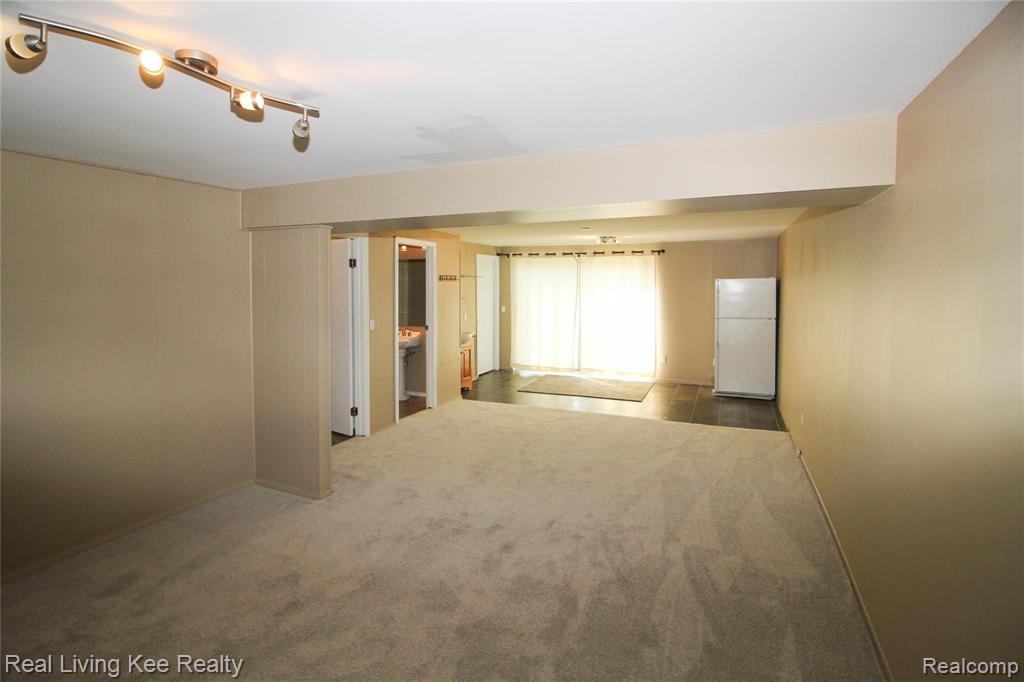 2939 Meadowbrook Drive Rochester Hills, MI 48309 - Photo 18 of 29