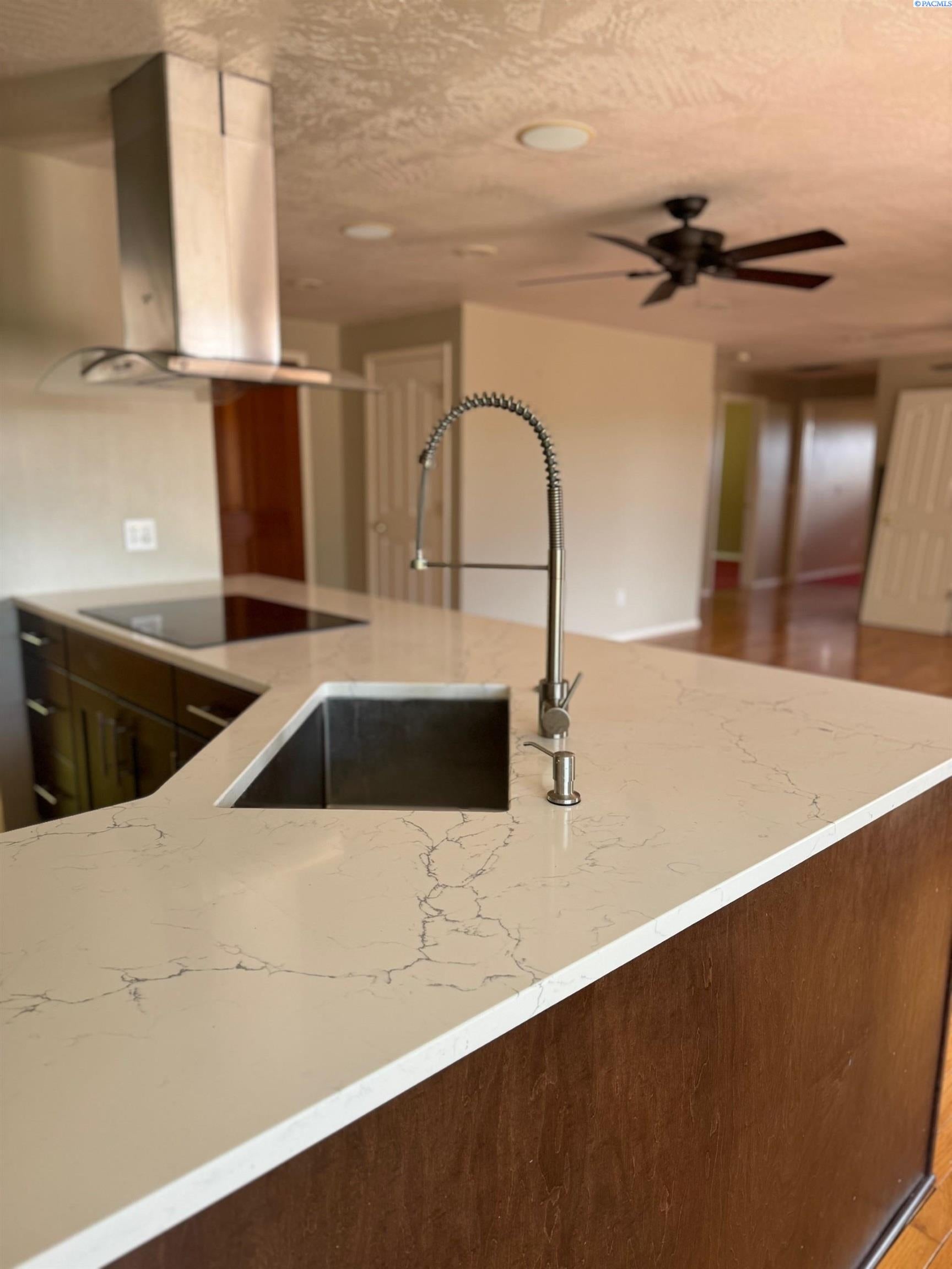 98305 East Clover Road Kennewick, WA 99338 - Photo 13 of 33 Gallery Image 13