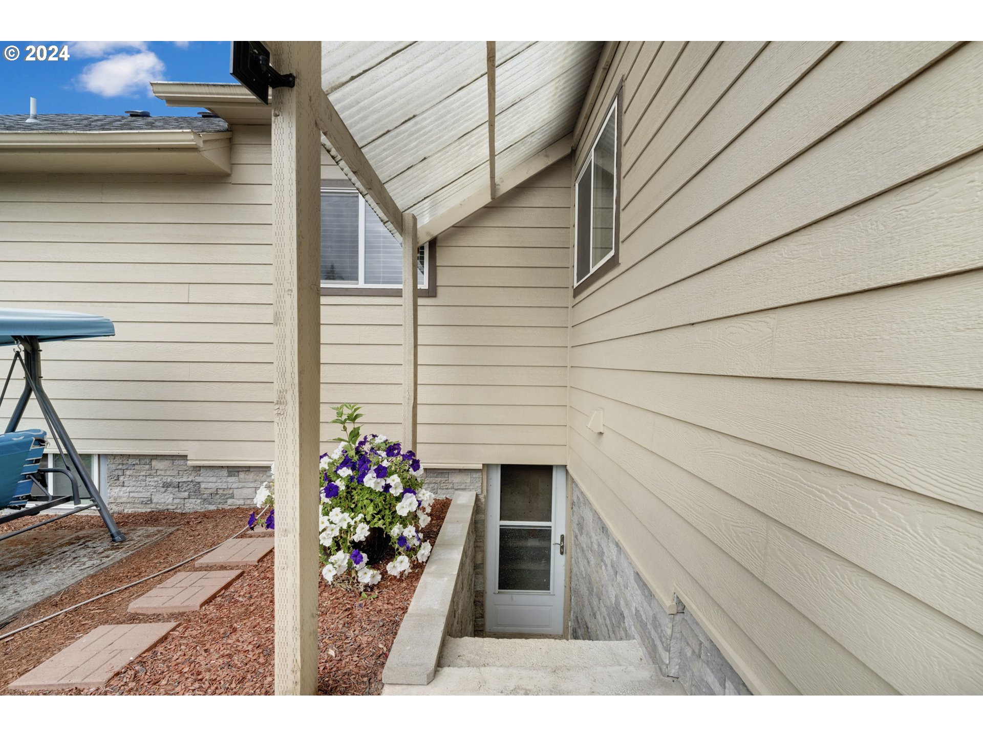 16985 Southeast Foster Road Gresham, OR 97080 - Photo 42 of 48 a view of outdoor space and yard