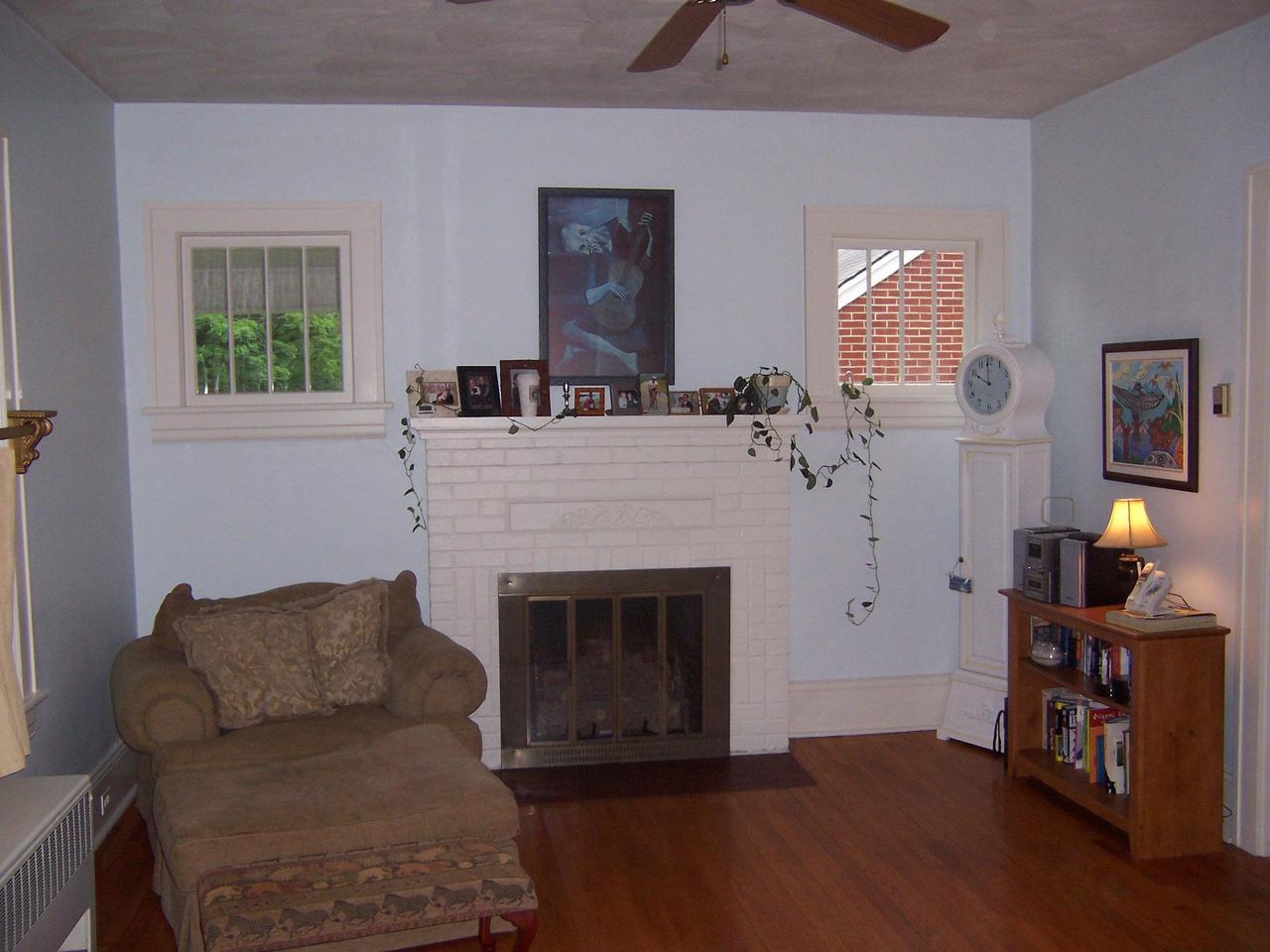 2464 Tillett Road Southwest Roanoke, VA 24015 - Photo 2 of 13 Living room