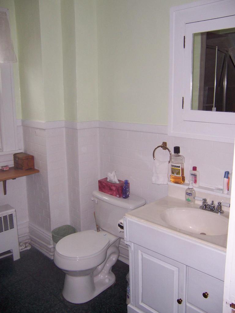 2464 Tillett Road Southwest Roanoke, VA 24015 - Photo 11 of 13 Hall bath
