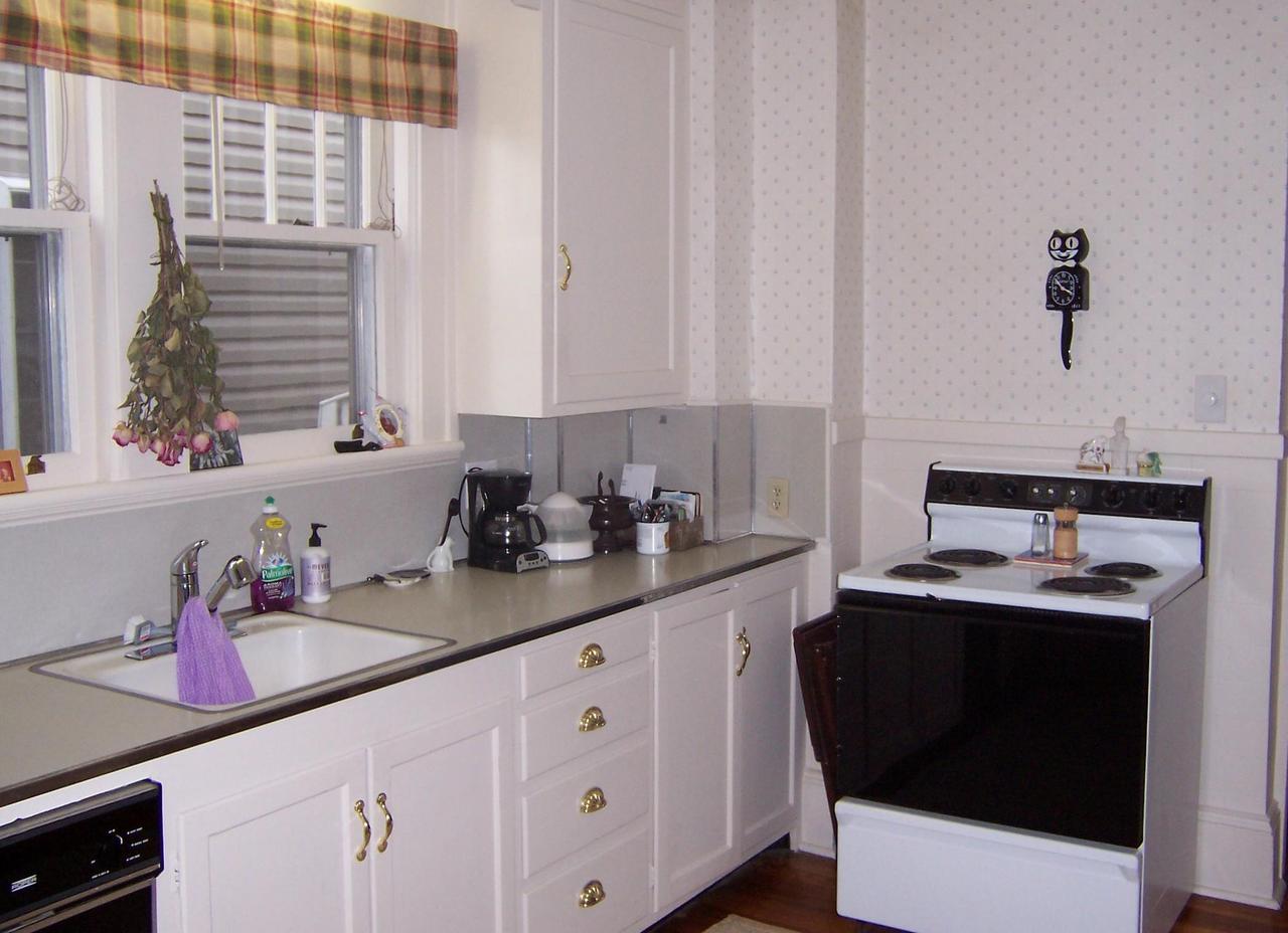2464 Tillett Road Southwest Roanoke, VA 24015 - Photo 5 of 13 Kitchen