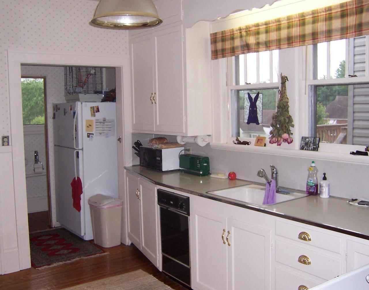2464 Tillett Road Southwest Roanoke, VA 24015 - Photo 6 of 13 Kitchen, again