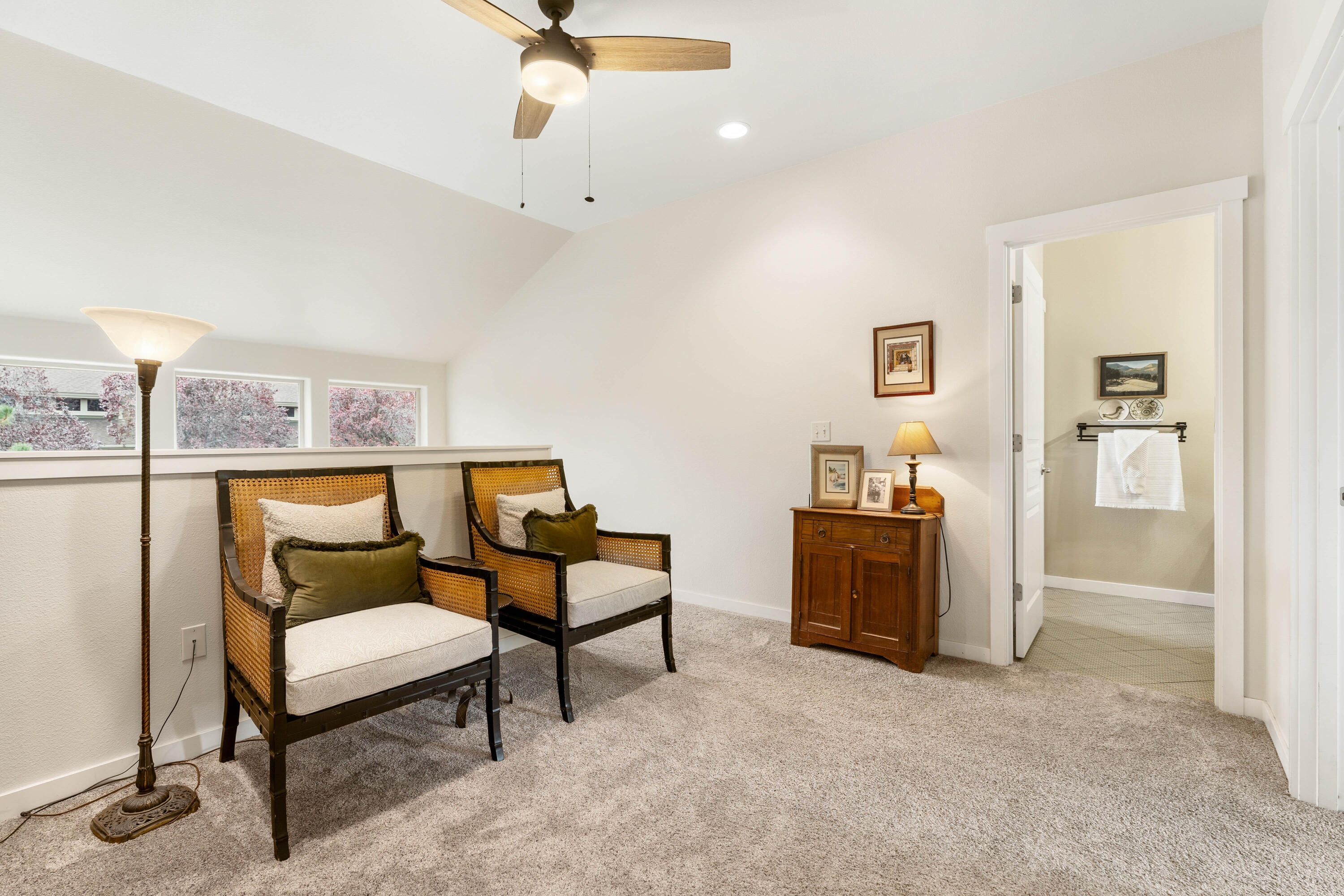 1302 Highland View Loop Redmond, OR 97756 - Photo 23 of 53 Loft