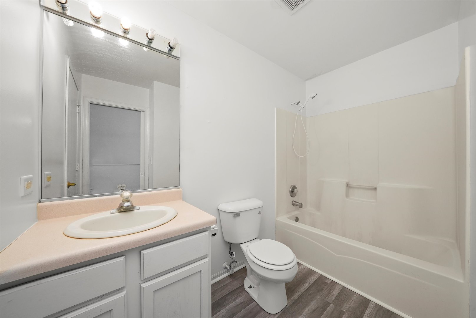 550 Birch Road Woodstock, IL 60098 - Photo 20 of 47 Gallery Image 20