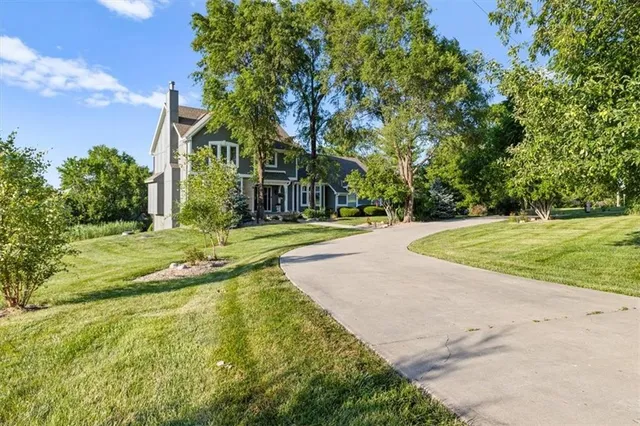 $799,900 | 3850 West 183rd Street, Stilwell, KS 66085