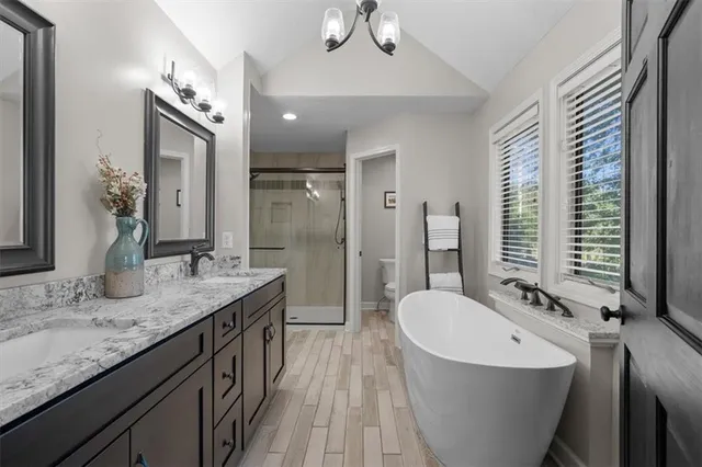 $799,900 | 3850 West 183rd Street, Stilwell, KS 66085