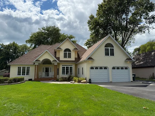 $463,900 | 6035 Northern Drive, Morris, IL 60450