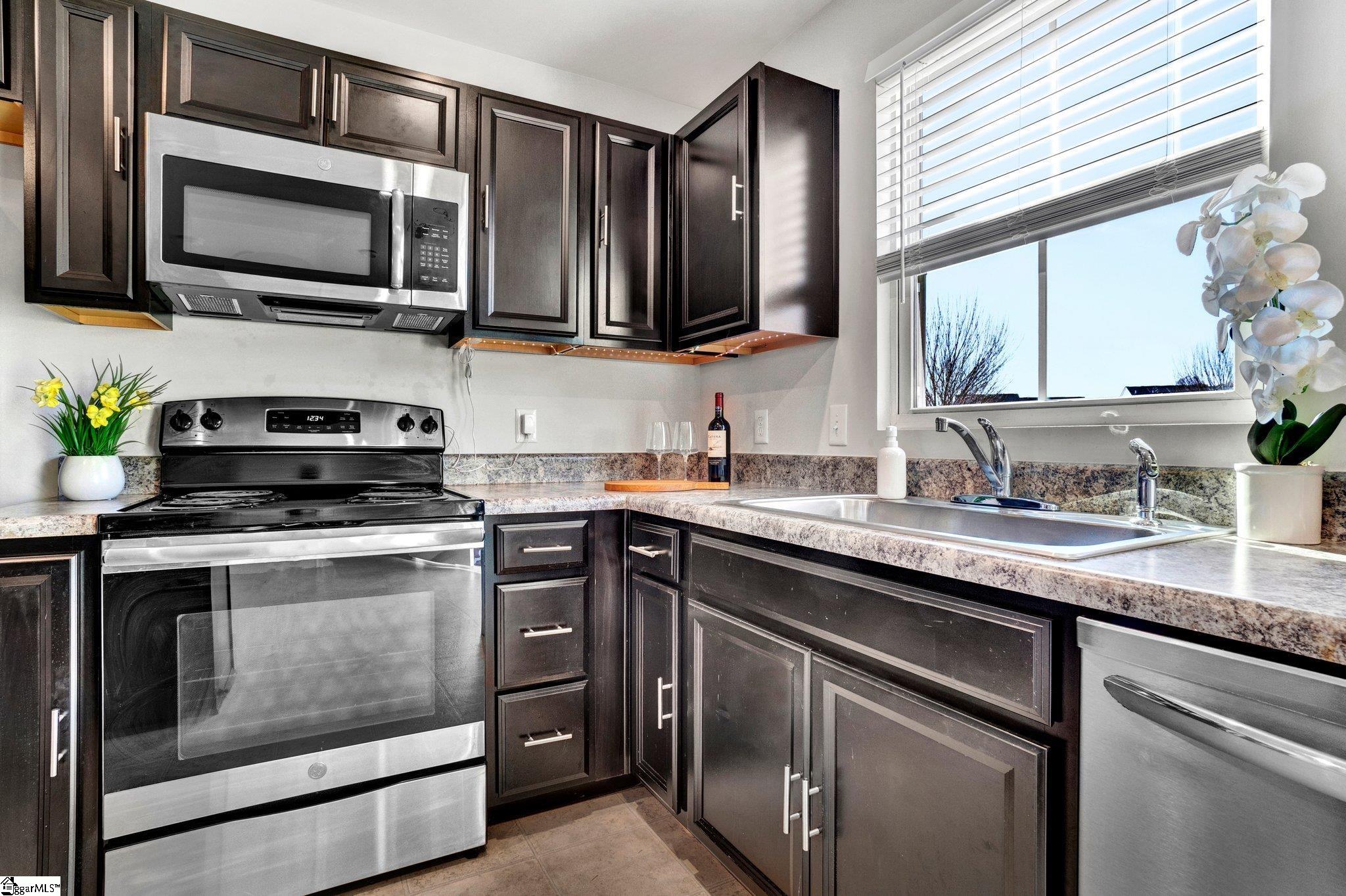 11 Tattershall Road Greenville, SC 29605 - Photo 13 of 39