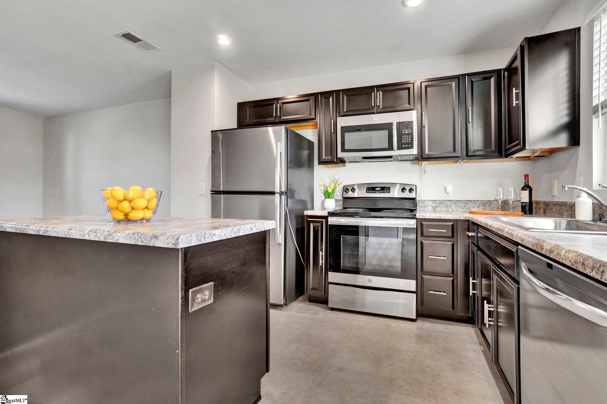 11 Tattershall Road Greenville, SC 29605 - Photo 14 of 39